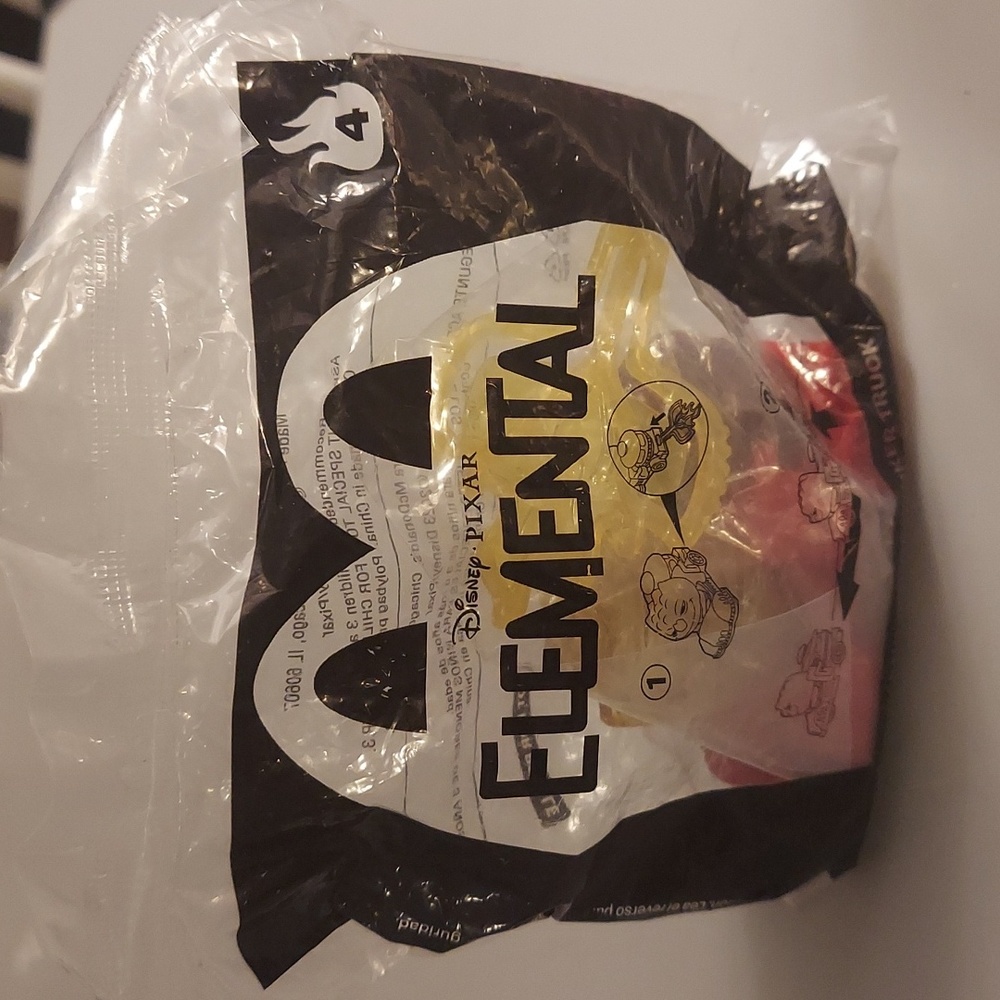 ❤️ Disney Pixar Elemental Bernie On The Tanker Truck Toy